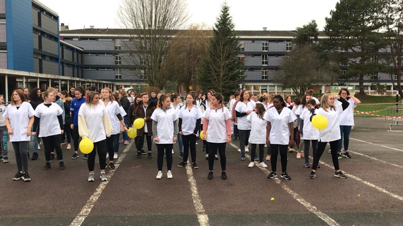 Flashmob au lycée Paul-Cornu, pour le Téléthon