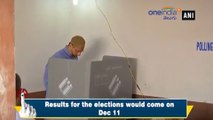 Telangana Elections 2018  : AIMIM President Asaduddin Owaisi Cast His Vote, VIDEO