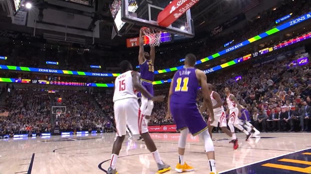 Exum's moves set up Favors for dunk