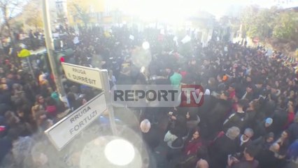 Report Tv zhvendoset midis studentëve