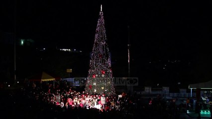 Festat e fundvitit, Gjirokastra ndez dritat e pemës - Top Channel Albania - News - Lajme