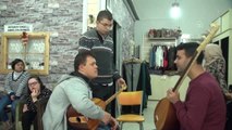 Görme Engelli Müzik Öğretmeni Engellilere Ders Veriyor