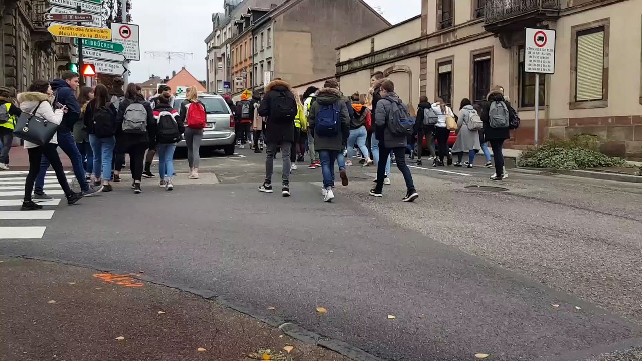 Les lycéens dans les rues de Sarreguemines