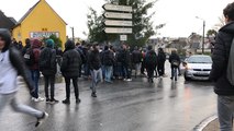 Manifestation et barrage par des élèves du lycée Yves Thépot