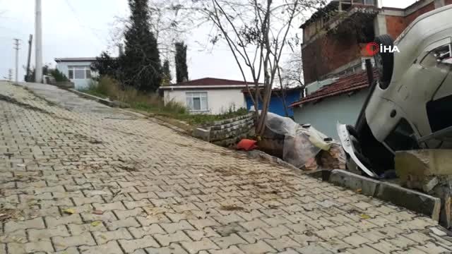 Hızını Alamayan Otomobil Evin Bahçesine Uçtu