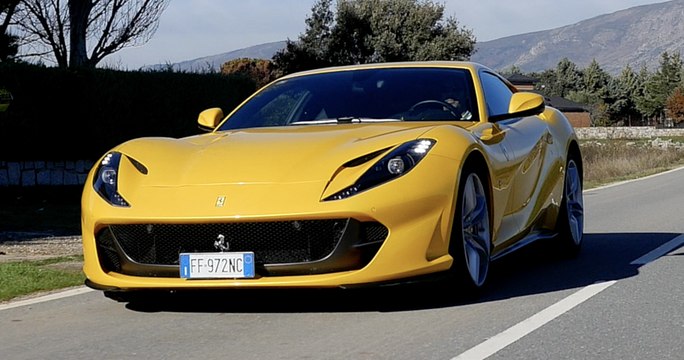 VÍDEO: Prueba Ferrari 812 Superfast, una locura de motor V12 y de sensaciones
