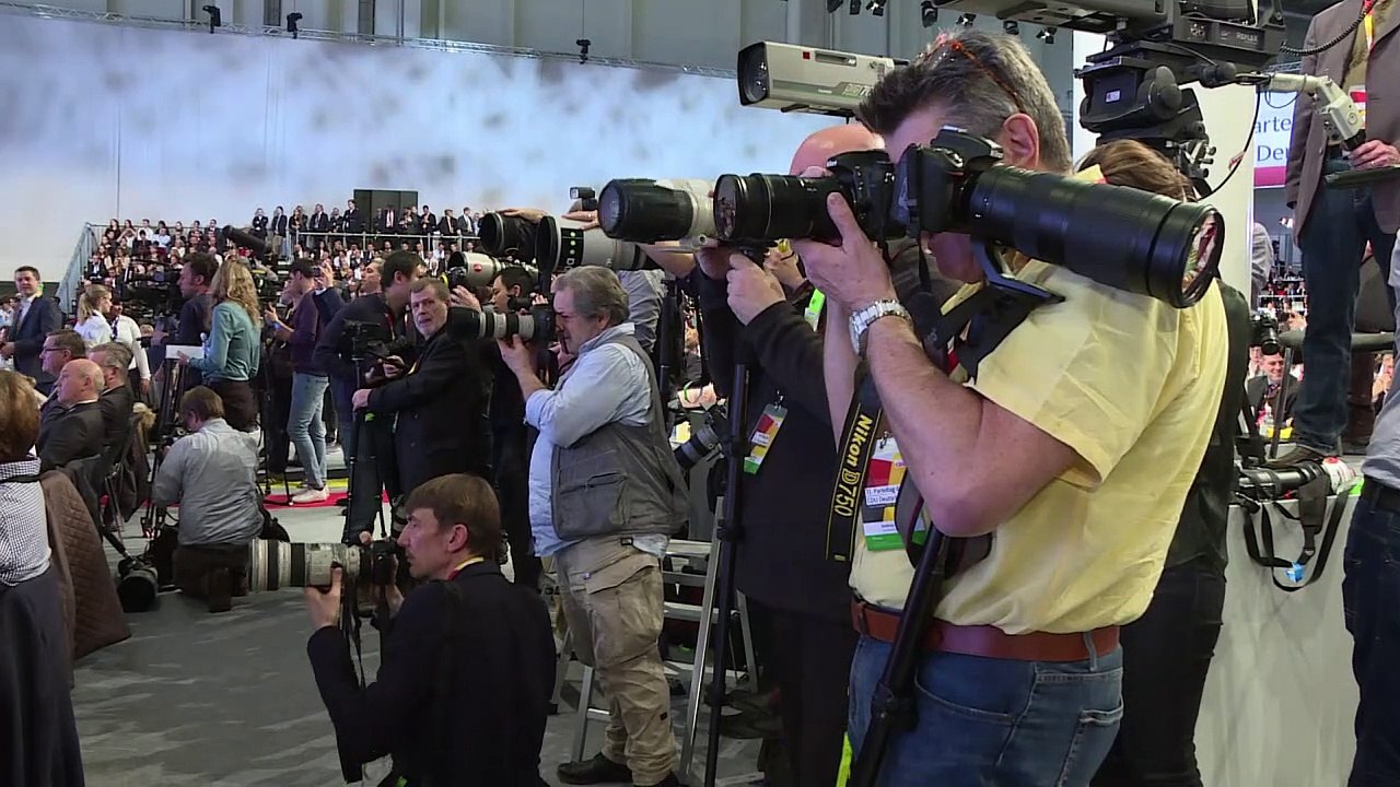 Angela Merkel deixa liderança da CDU