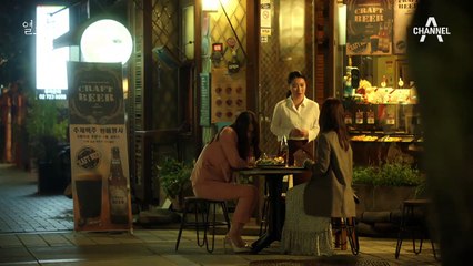 드디어 다시 마주친 한승연과 신현수! 그런데 신현수는 여자친구를 데리고 가는데...