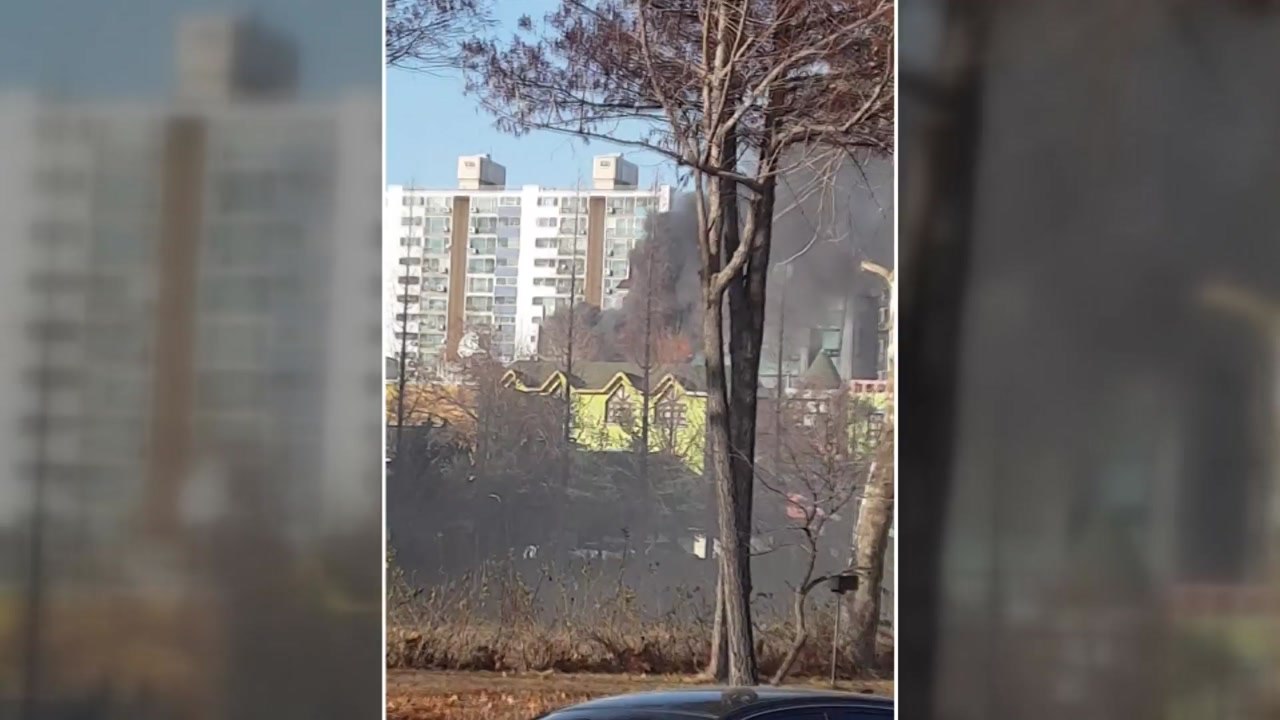 인천 실내 암벽등반 철거 작업중 화재...인명피해 없어 / YTN