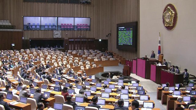 野 3당 항의 속 부수법안 처리...예산안 진통 / YTN