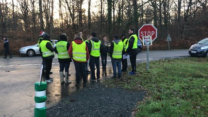 Les Gilets jaunes postés devant Alsetex