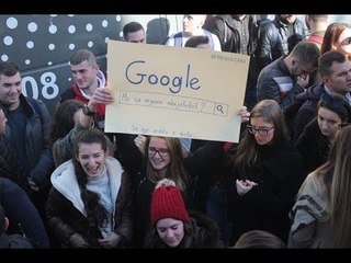 LIVE/Studentët rrethojnë Ministrinë e Arsimit, protesta: në Shkodër, Vlorë, Elbasan, Durrës, Korçë