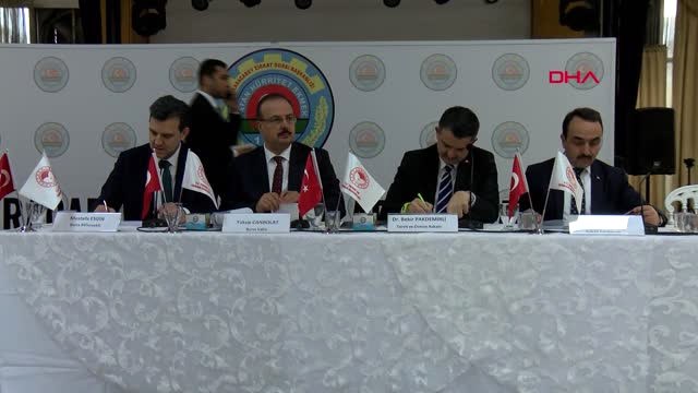 Bursa Bakan Pakdemirli, Sanatçı Haluk Levent'le Birlikte Fidan Dikti