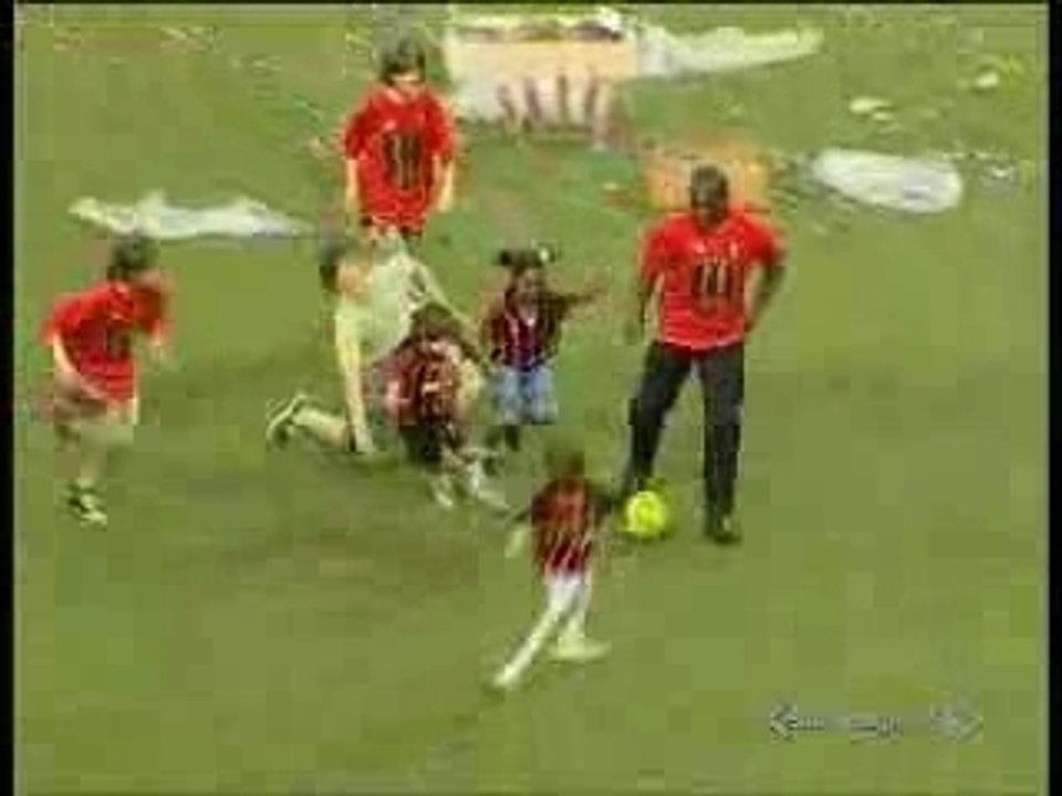 Le fils de Maldini tacle Clarence Seedorf