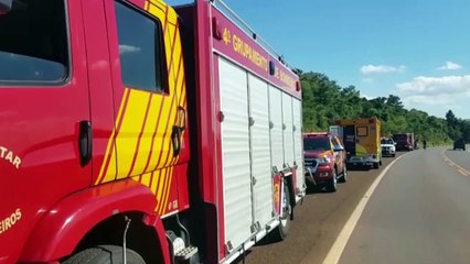 Quatro pessoas ficam feridas em tombamento de caminhão na BR-369