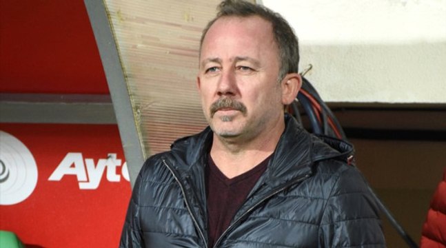 Sergen Yalçın, Son Dakikada Gol Kaçıran Oyuncusunu Eleştirdi: Ben Vursam Beşiktaş Santra Yapıyordu