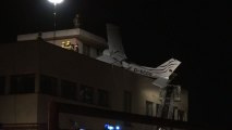 Dos muertos al estrellarse una avioneta contra una gasolinera en Badia del Vallès (Barcelona)