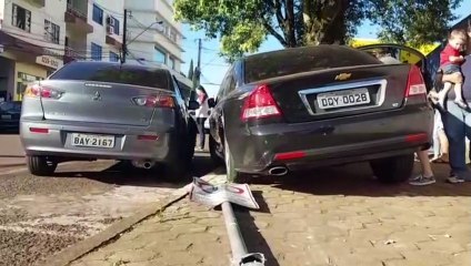 Palio, Ômega e Lancer se envolvem em colisão no Centro