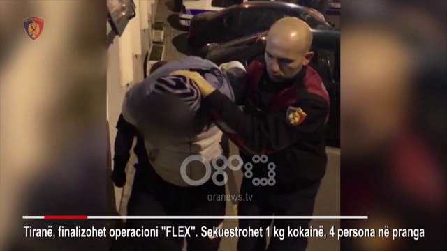 Ora News - Kapet 1 kg drogë në çantë Gucci , 4 në pranga në Tiranë