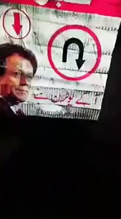 Karachi main Tabdeeli agye shehrio ny hadsat sy bachny ky liye U TURN ka SIGN CHANGE KR DIA