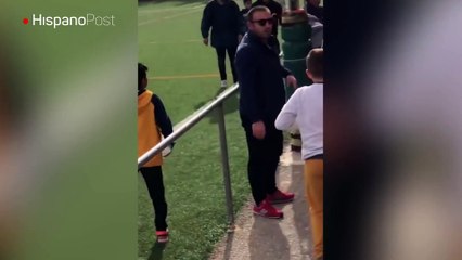 Fueron a ver a sus hijos jugar un partido de fútbol y terminaron a puñetazos