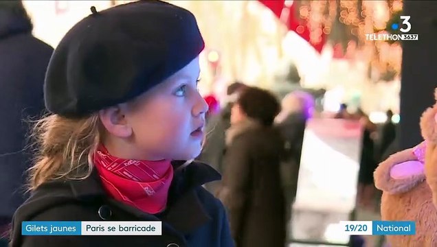 Gilets jaunes : Paris se barricade