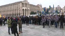 Nationalists march in Kiev to demand end to all ties with Russia