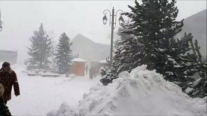 Le vent souffle fort à Val d'Isère