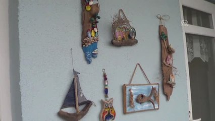 Denizden Topladığı Taşları Sanat Eserine Dönüştürüyor