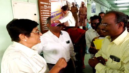 Kiran Bedi के इस Viral Video को देख आप भी हो जाएंगे Fan | वनइंडिया हिंदी