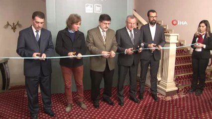 Pendik'te 'İbadet ve Zarafet Geçmişten Günümüze Anadolu Seccadeleri' Sergisi Açıldı