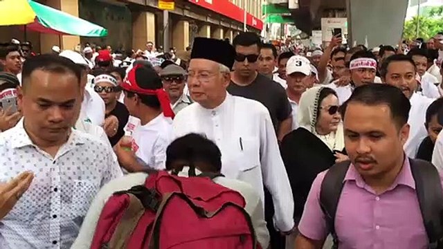 Najib and Rosmah at the anti-ICERD rally
