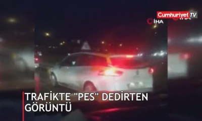 Trafikte şoke eden görüntü! Seyir halindeyken bakın ne yaptı