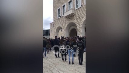 Ora News - Dhjetori i dytë, studentët nisin grumbullimin tek Korpusi