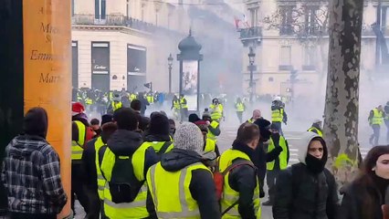 'Sarı Yelekler' eylemleri 4. haftasında | Paris'te polisten biber gazlı müdahale