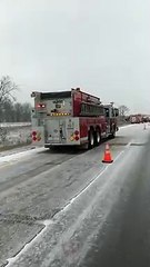 Un poids lourd fait une sortie de route impressionnante