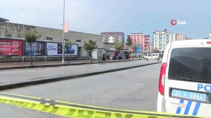 Hatay'da Şüpheli Paket Paniği...ekipler Fünye ile Patlatmaya Hazırlanırken Çanta Sahibi Olay Yerine...