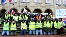 Gilets jaunes à Thionville : action symbolique devant la mairie