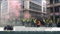 Fransız polisi göstericilere biber gazıyla müdahale ediyor