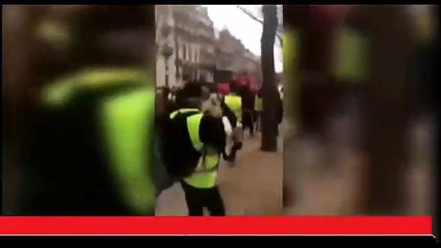 Sarı Yelekliler kepçe çalıp polisin üstüne yürüdü