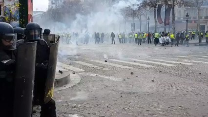 Cuarto sábado de protestas de los 'chalecos amarillos' en París
