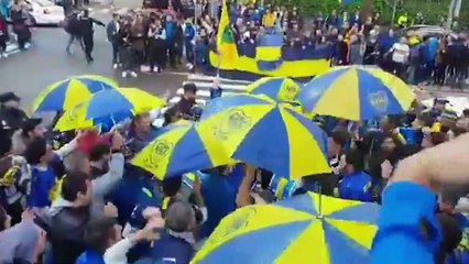 Hinchas de Boca en el hotel esperando a los jugadores