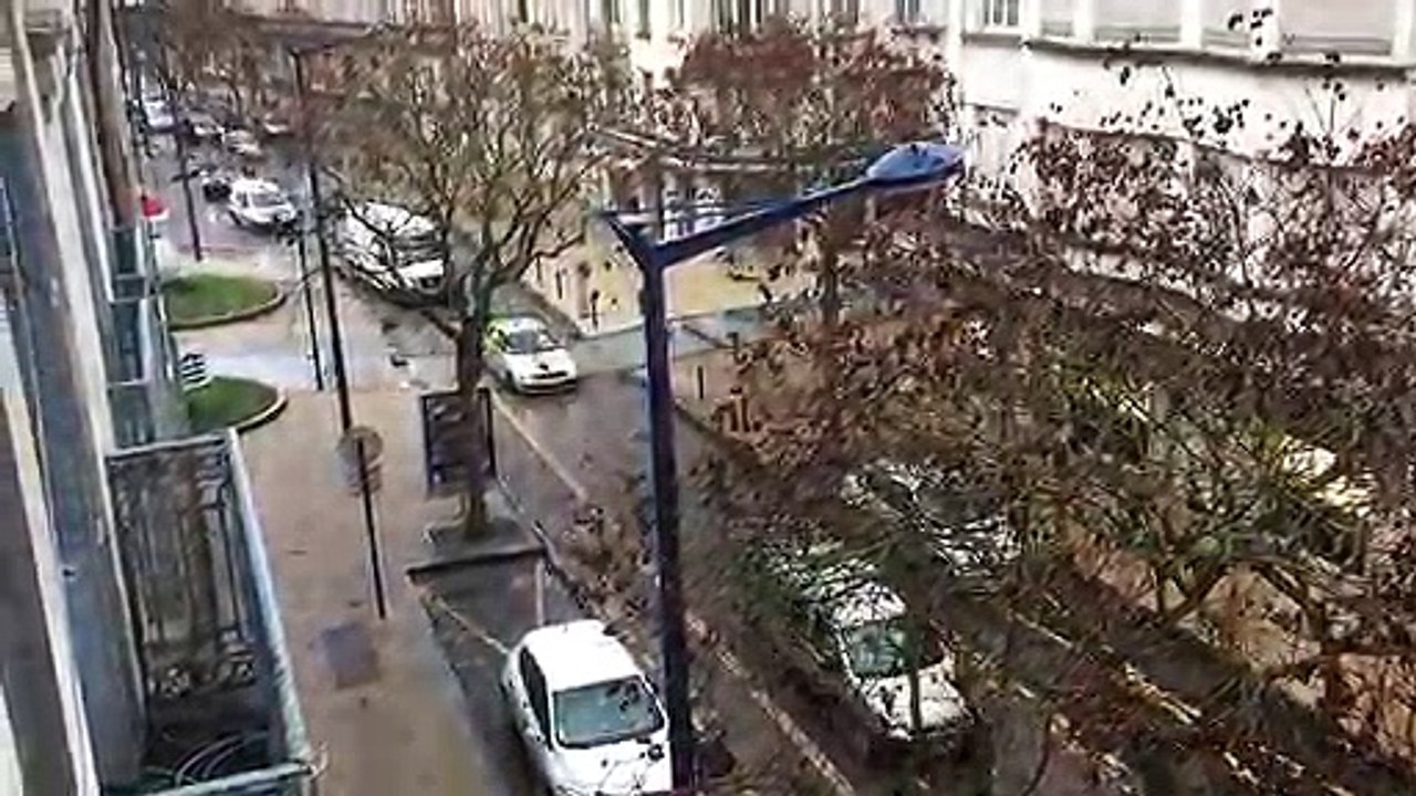 Les gilets jaunes envahissent la rue Mazel à Verdun à coups de Klaxons