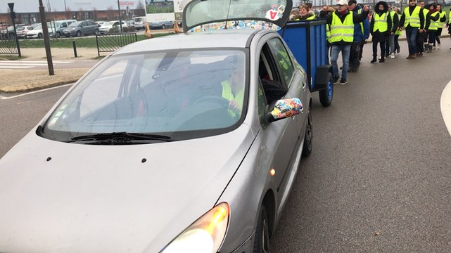 Gilets jaunes. Alençon. Le cortège se réchauffe avant de défiler au centre-ville