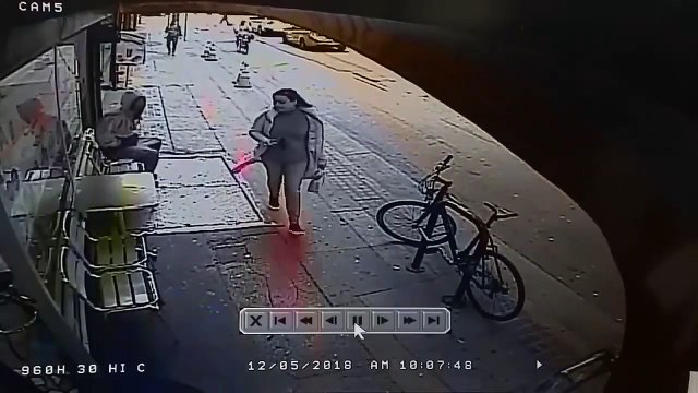 Choc : Il le jette volontairement sous les roues d'un camion