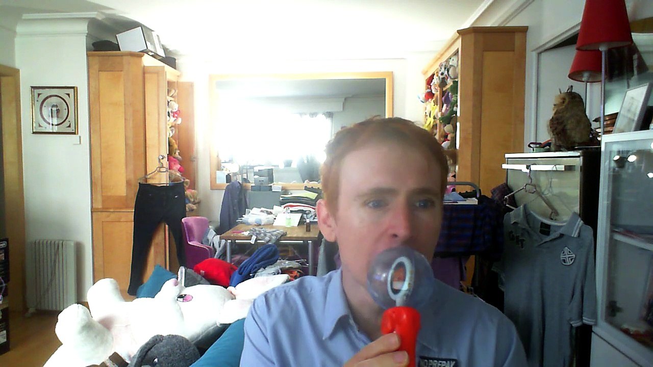 Wiwi égratigne "coconut tree" de Mohombi & Nicole Scherzinger