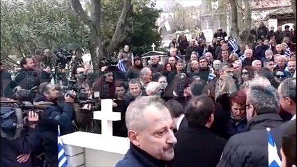 PERKUJTIMI PER KAÇIFAN, POLICIA KTHEN 80 GREKE, MES TYRE 3 GAZETARE - News, Lajme - Kanali 7