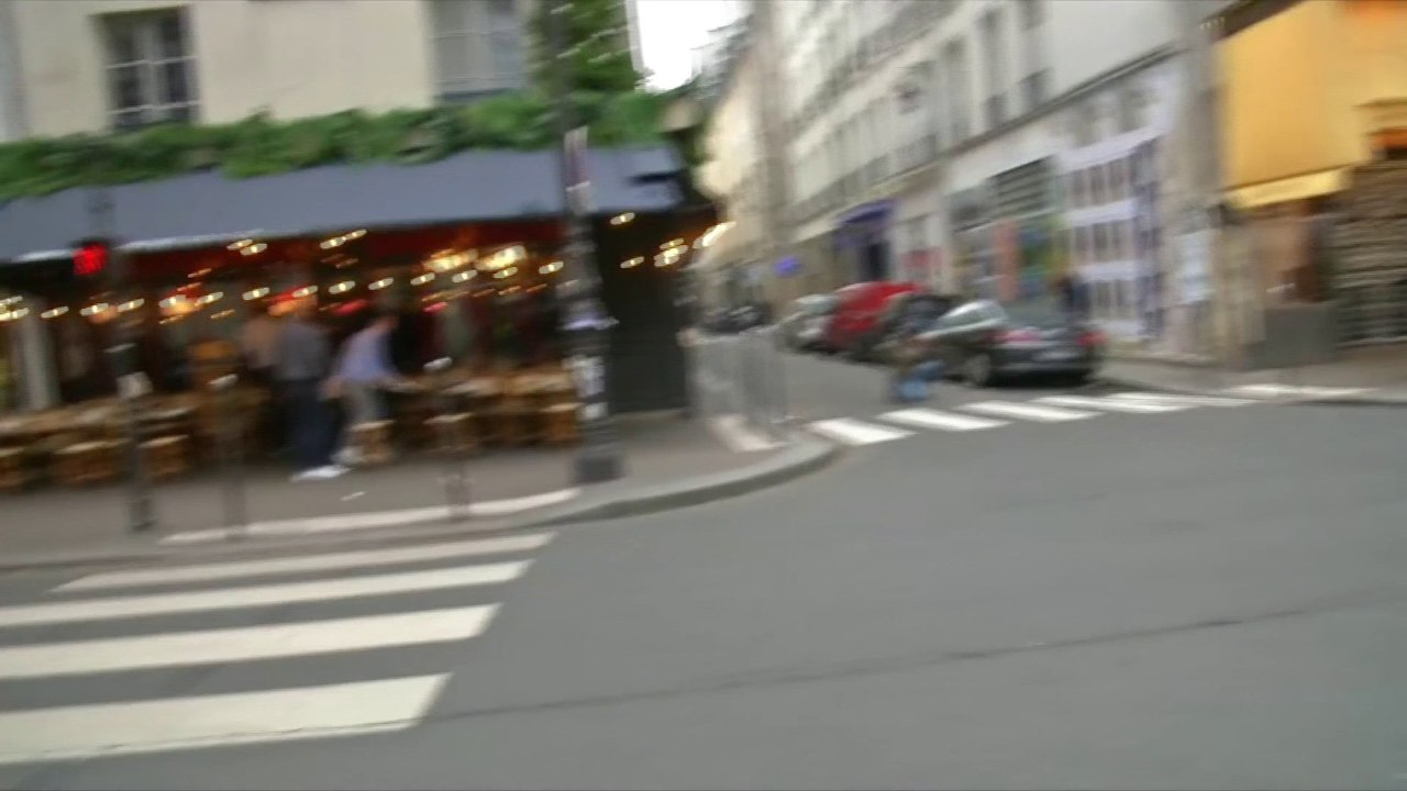 À Paris, rue de Bretagne, les forces de l’ordre...