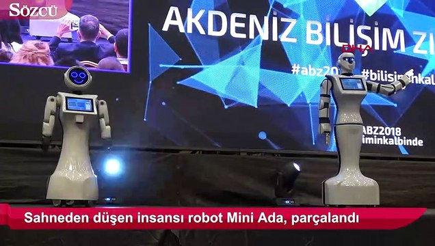Sahneden düşen insansı robot Mini Ada, parçalandı