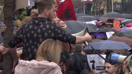 Download Video: Studentët: Politika të qëndrojë larg nesh! - News, Lajme - Vizion Plus